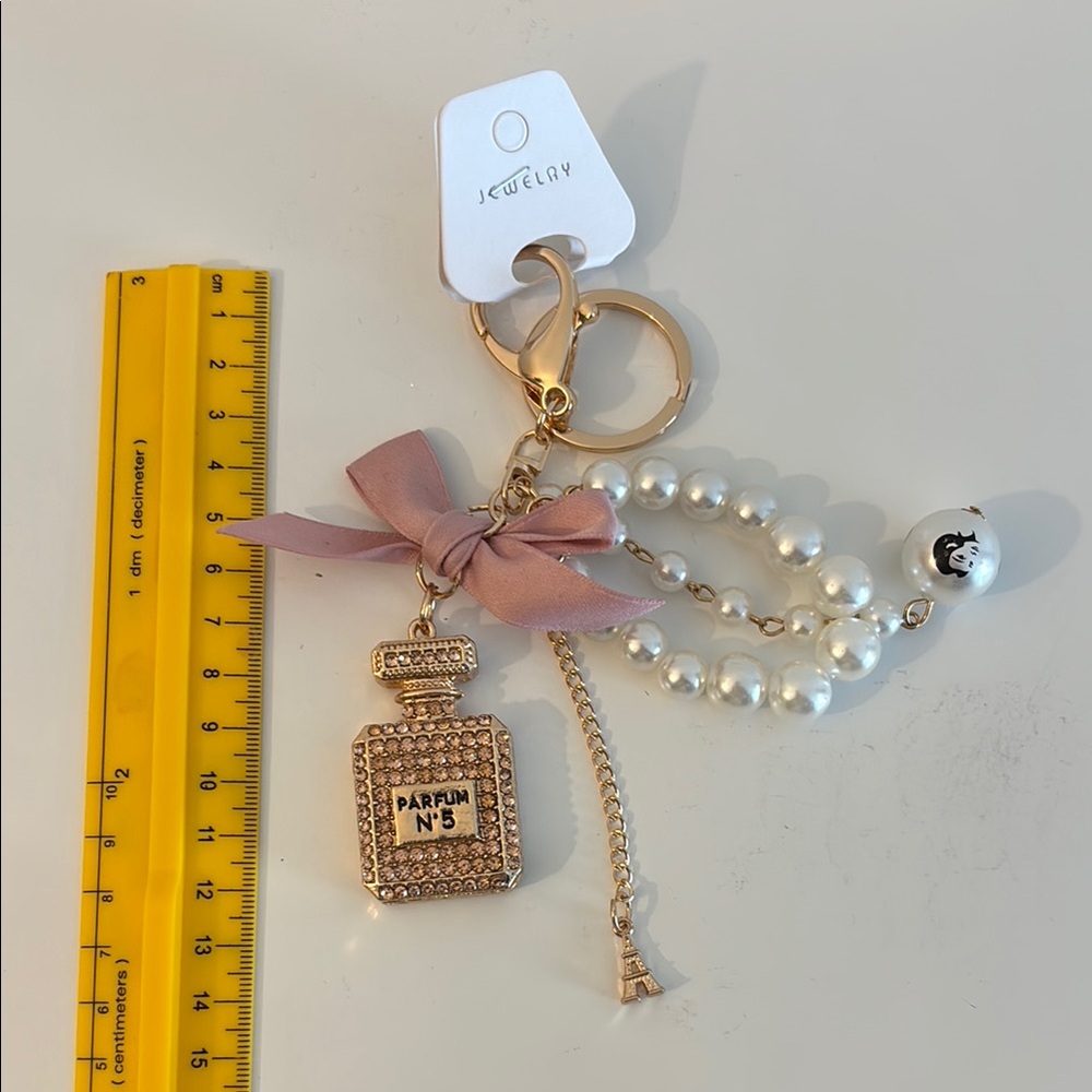 Elegant Gold and Pink Keychain with Pearl Accents - Picture 2 of 3